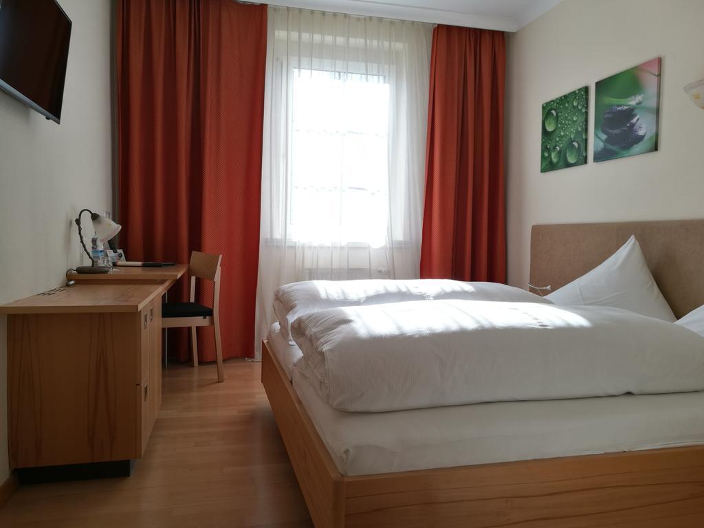 Hotel Lowen Bludenz Exterior foto